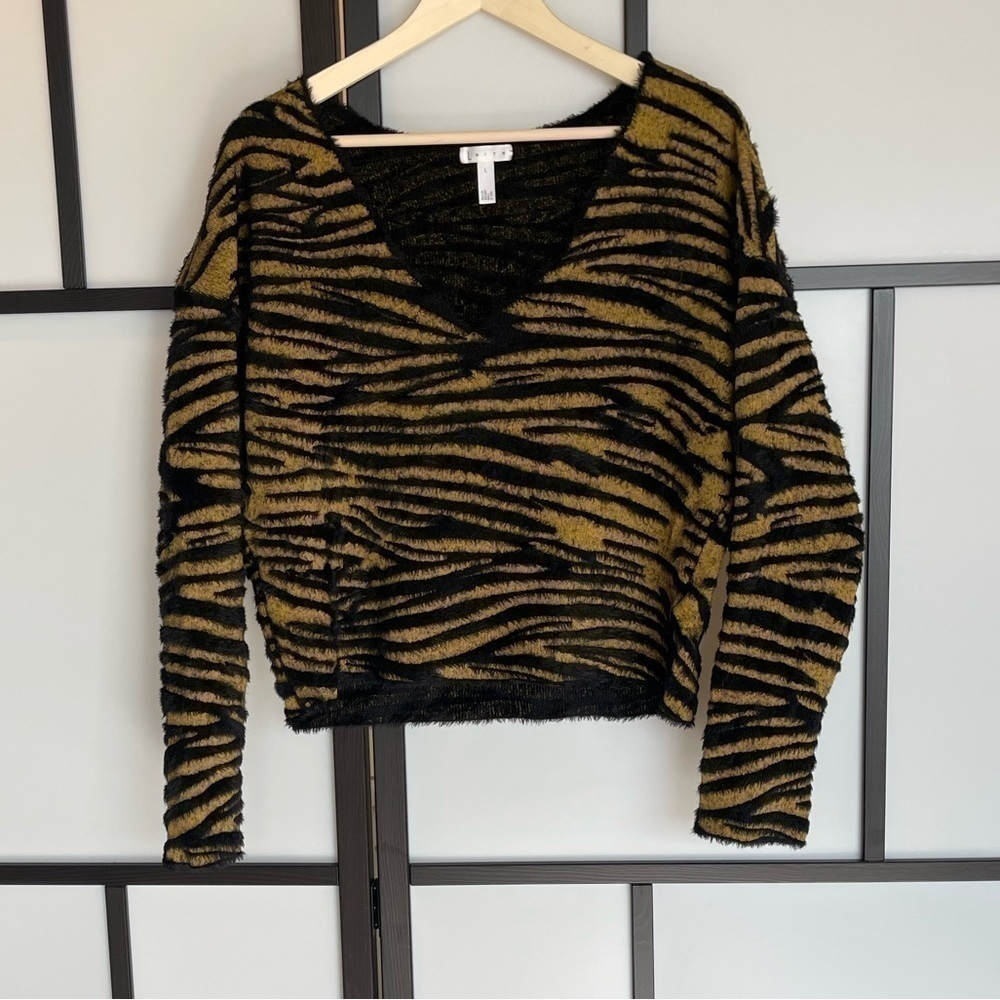 Leith v neck women’s sweater.‎ Size Large
